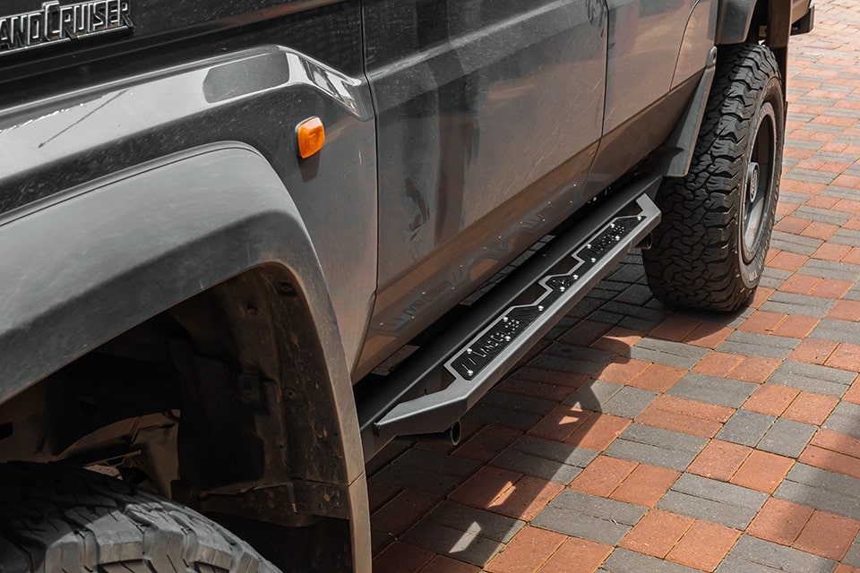 Land Cruiser Double Cab - V-Range Rocksliders 1 Land Cruiser Double Cab - V-Range Rocksliders